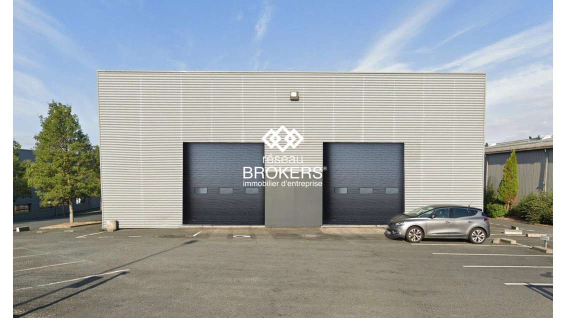 A louer entrepôts et bureaux 1400m² à Cholet