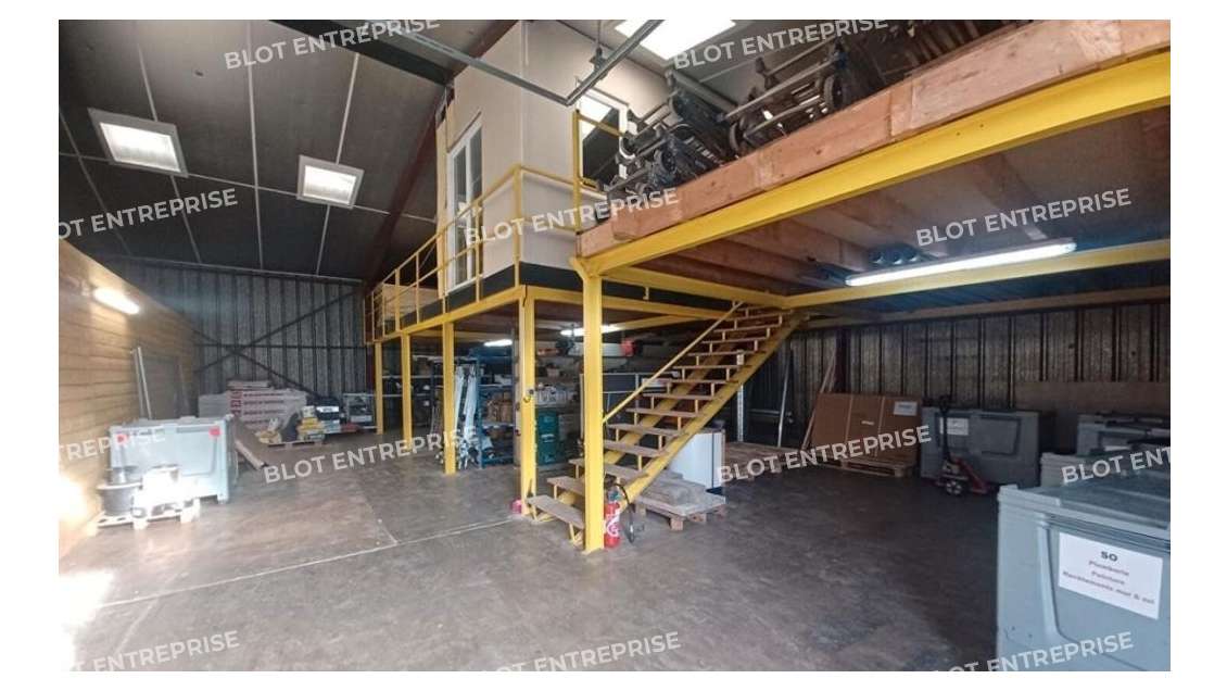 A louer entrepôt stockage 150m² à Lanester
