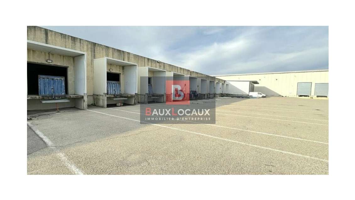 A louer entrepôt sur quais de 1740m² à Roquemaure