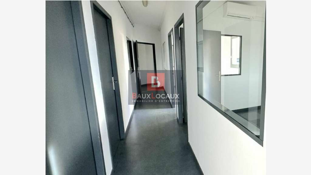 A louer entrepôt sur quais de 1740m² à Roquemaure