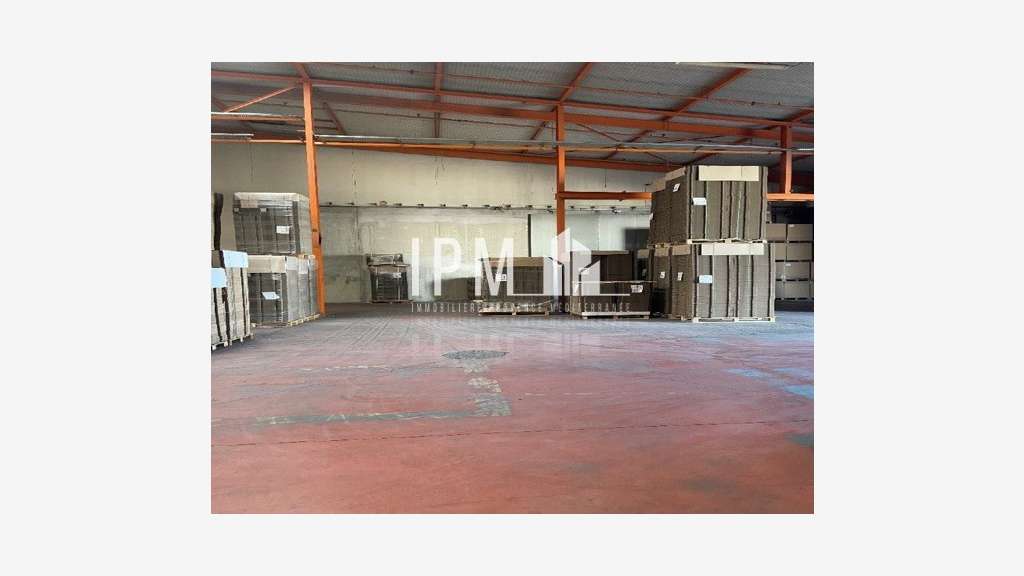 Entrepôt bureaux 2377m² à louer à Tarascon 13150
