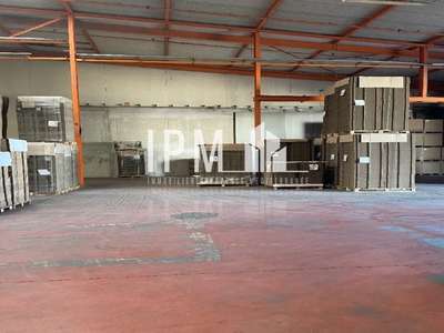 Entrepôt bureaux 2377m² à louer à Tarascon 13150