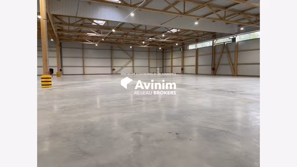 A louer entrepôt 2472m² à Tremblay Paris Nord 2