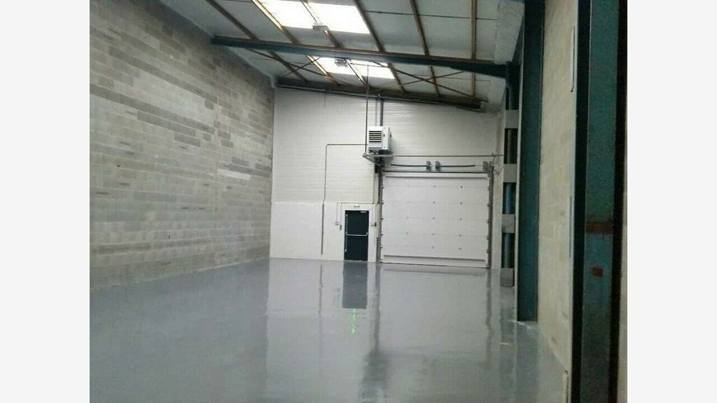 Entrepôt 285m² à louer à Vaulx en Velin 