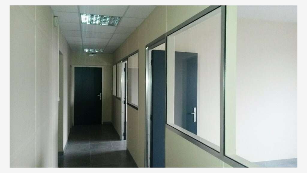 Entrepôt 285m² à louer à Vaulx en Velin 