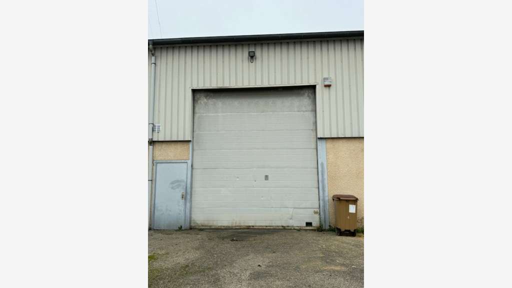 A louer entrepôt 250m² à Villefranche-sur-Saône
