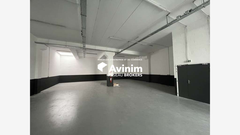 A louer entrepôt 228m² aux portes de Paris