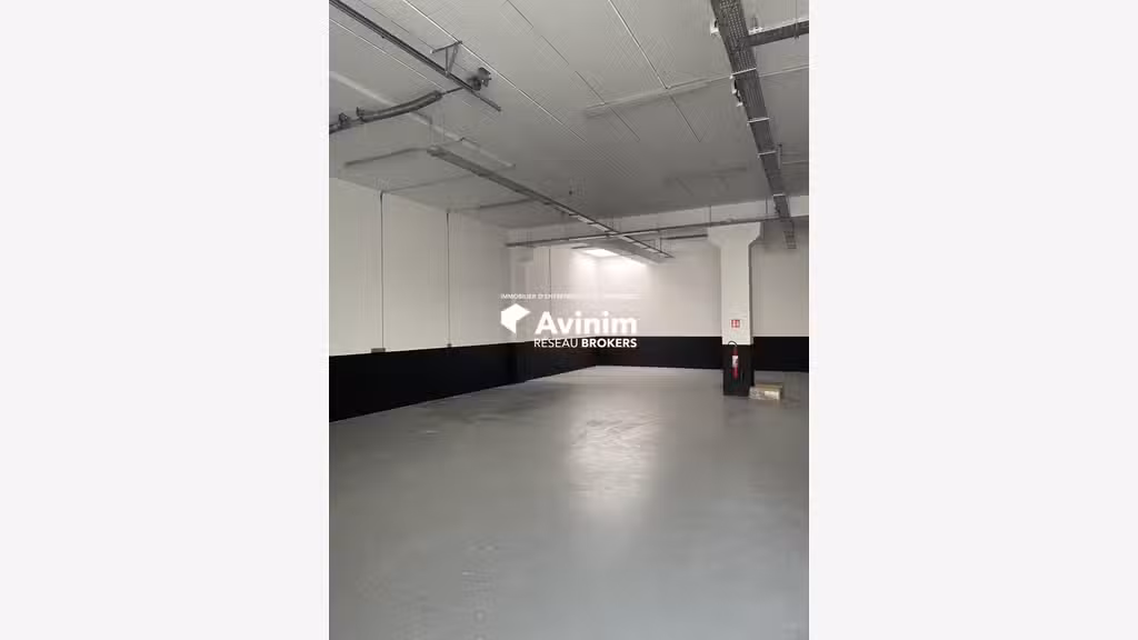A louer entrepôt 228m² aux portes de Paris