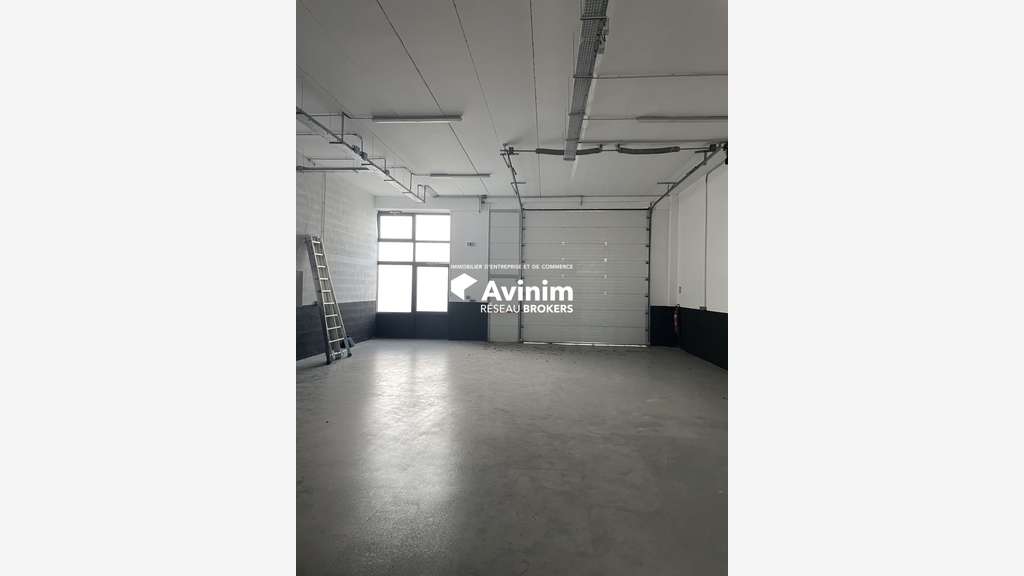 A louer entrepôt 228m² aux portes de Paris