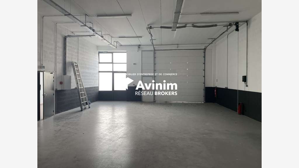 A louer entrepôt 228m² aux portes de Paris