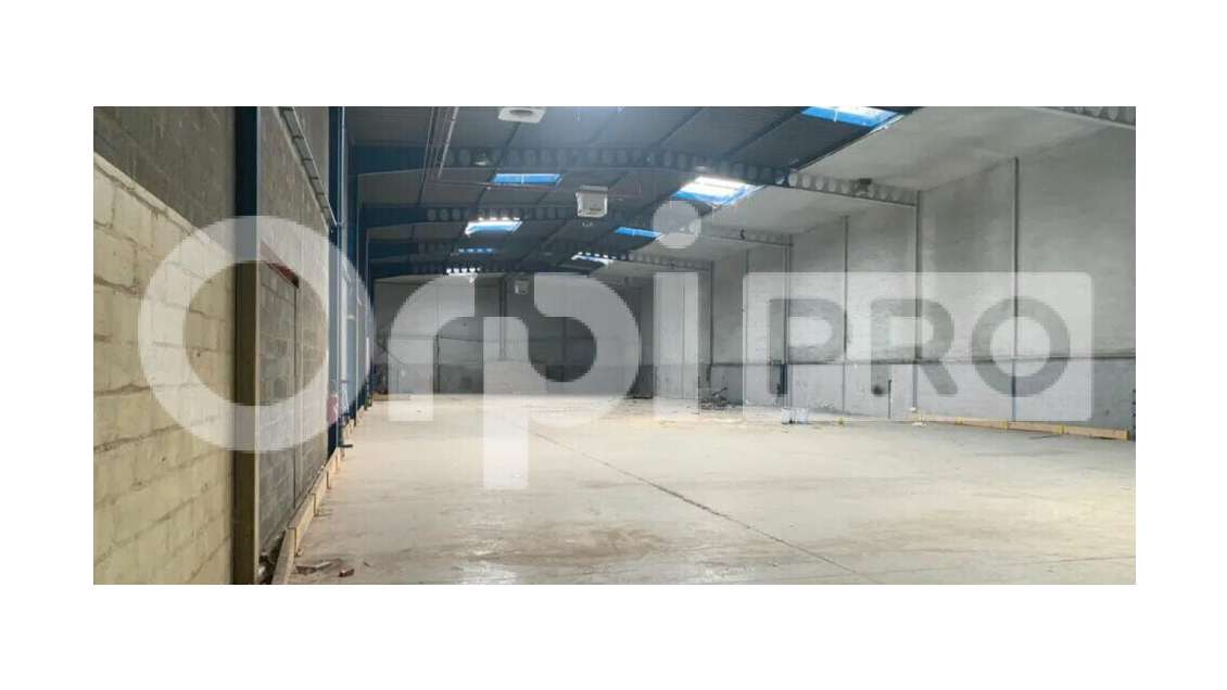 A louer entrepôt 1380m² proche  A6/A10 à Wissous