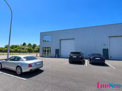 Entrepôt 770m² à louer sortie 2 de la N89 à Yvrac