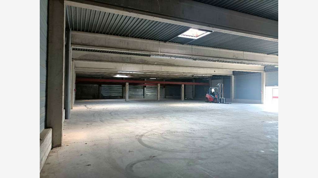 A louer entrepôt 1225m² divisible ZA Meyrol