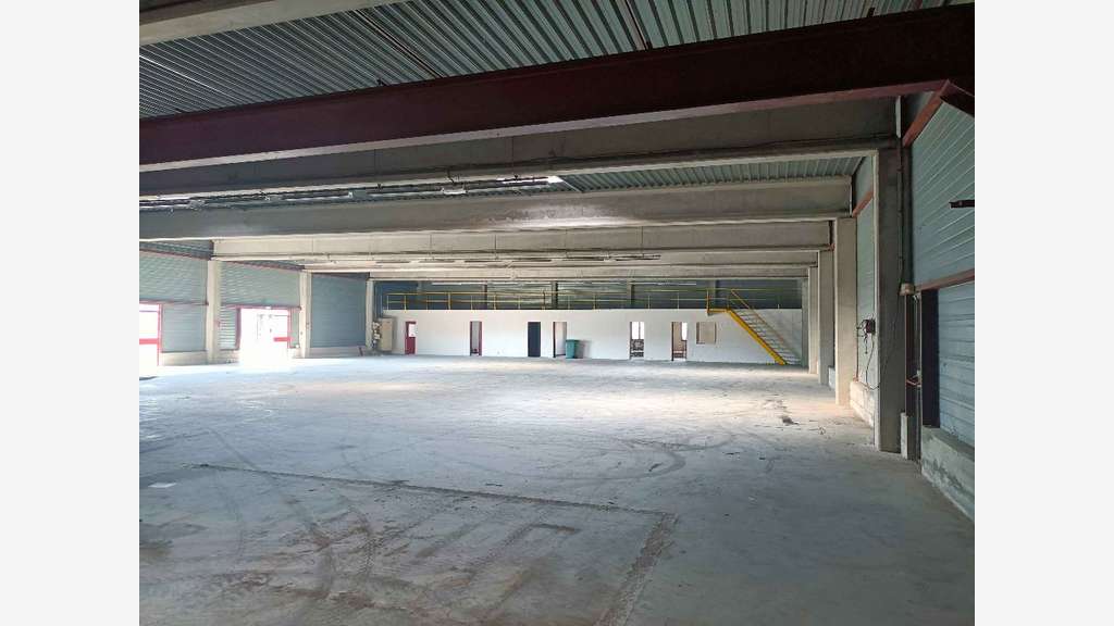 A louer entrepôt 1225m² divisible ZA Meyrol