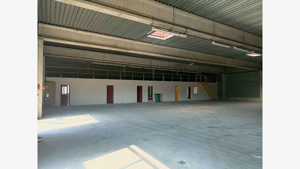 A louer entrepôt 1225m² divisible ZA Meyrol