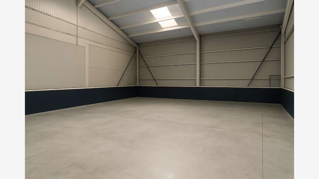 Entrepôt 100m² à louer St-Pée-sur-Nivelle Lizardia