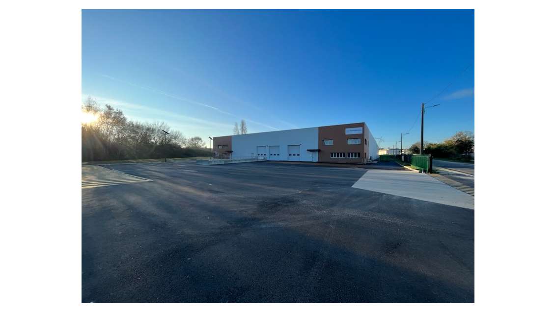 A louer entrepôt 2140m² à Carbon-Blanc