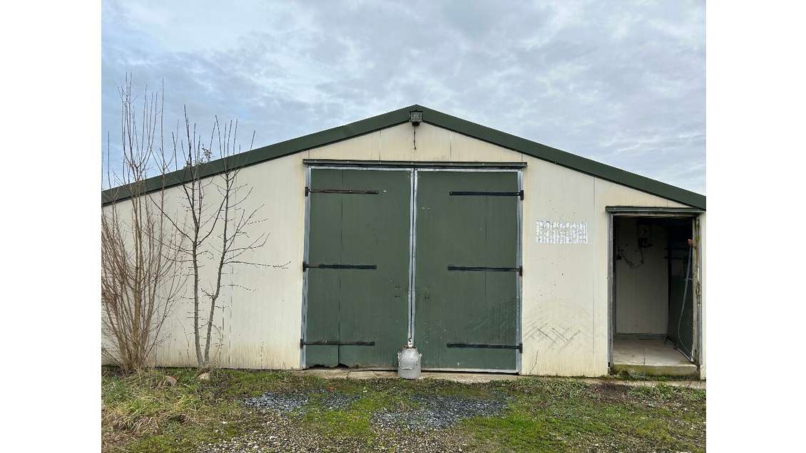 A louer entrepôts agricoles la Chapelle Chatelage