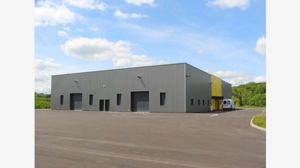 Location entrepôt 600m² à Delle ZAC des Chauffours