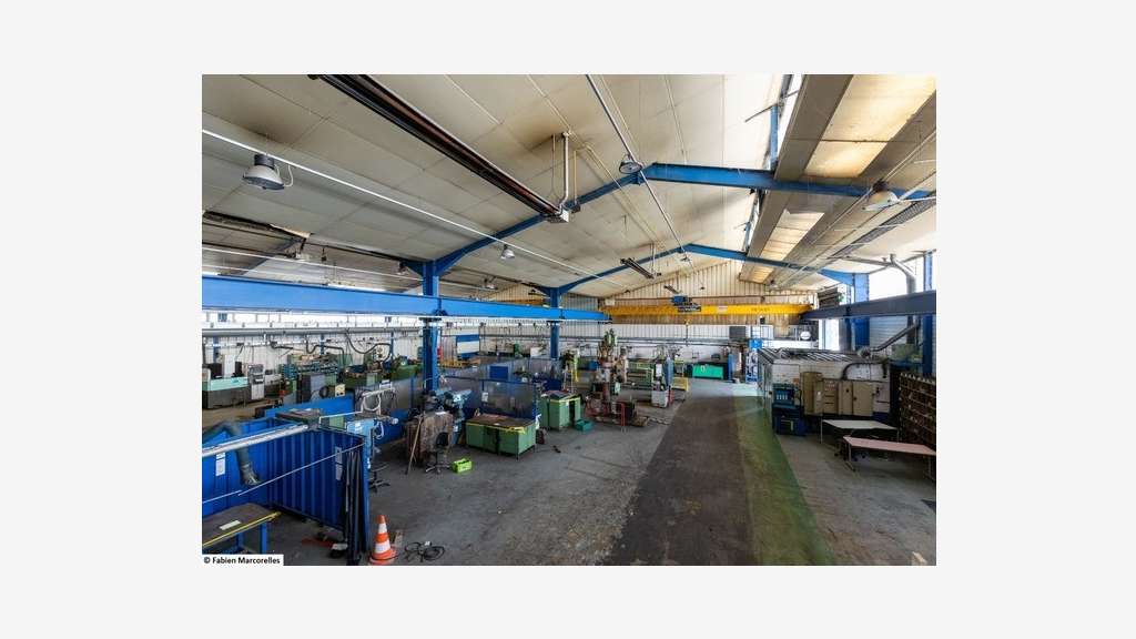 A louer lots sur site industriel 922m² à Viviez