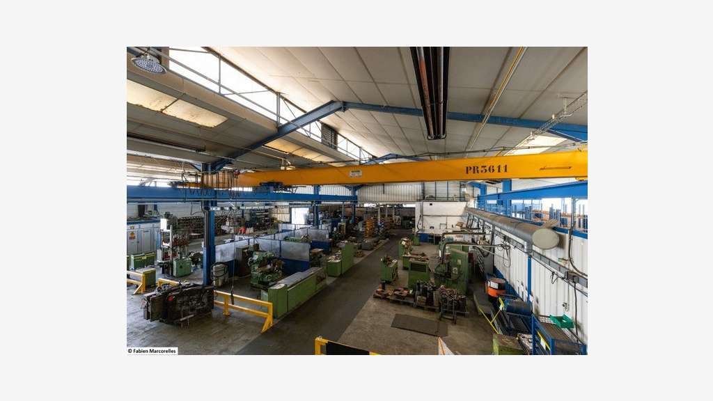Entrepôts industriels à partir de 922m² à Viviez