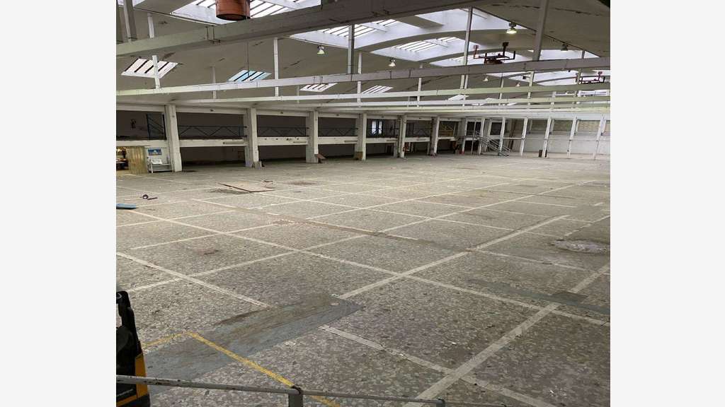 A louer entrepôts 4400m² à La Courneuve