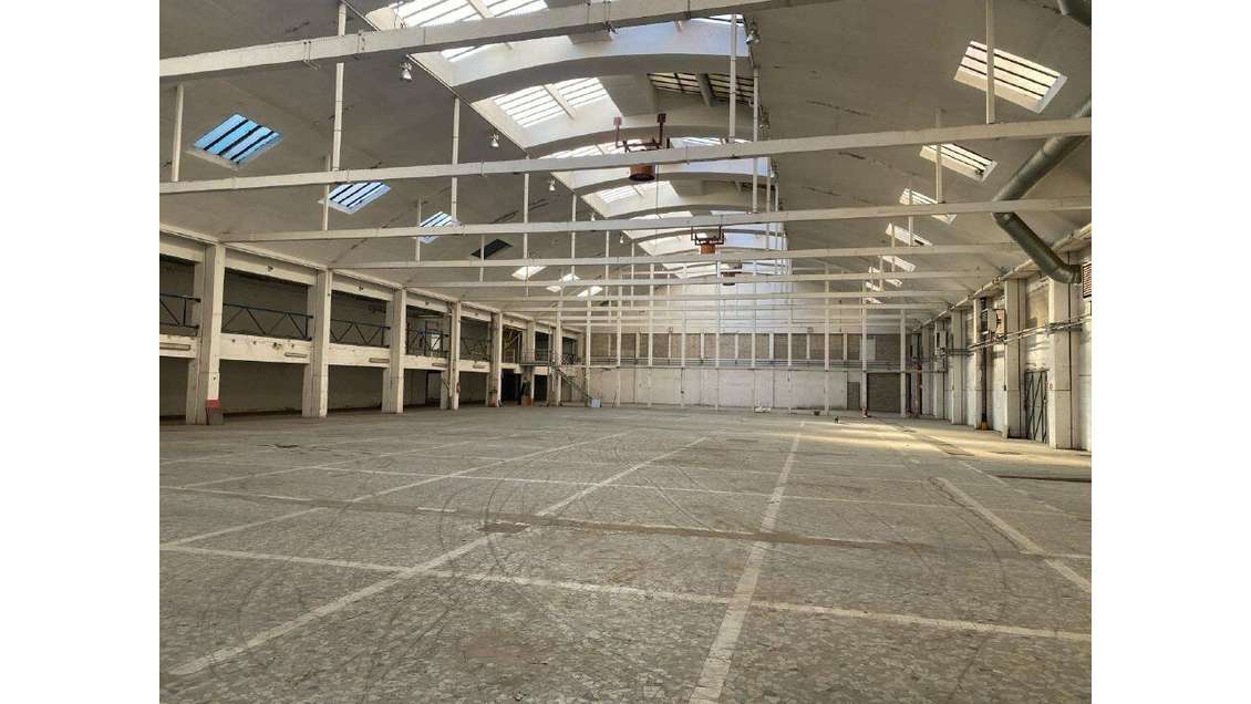 A louer entrepôts 4400m² à La Courneuve