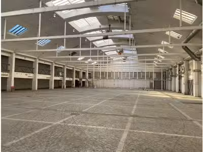 A louer entrepôts 4400m² à La Courneuve