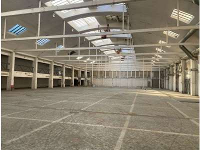 A louer entrepôts 4400m² à La Courneuve