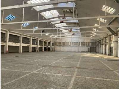 A louer entrepôts 4400m² à La Courneuve