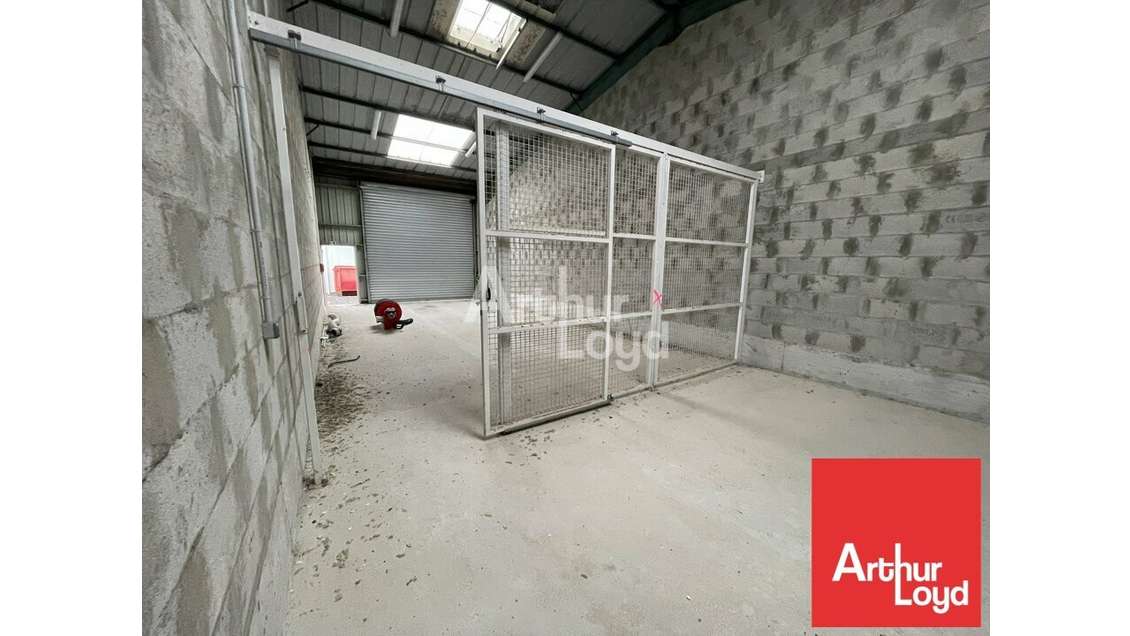 A louer local stockage 110m² aux Sables d'Olonne