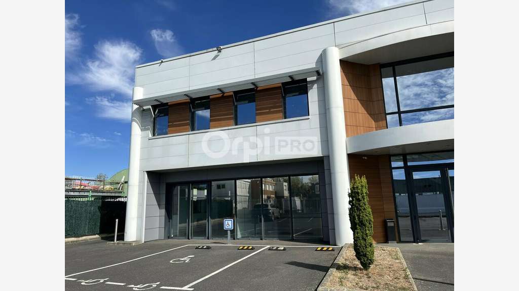 Bureau fonctionnel 60m² à louer à Servon