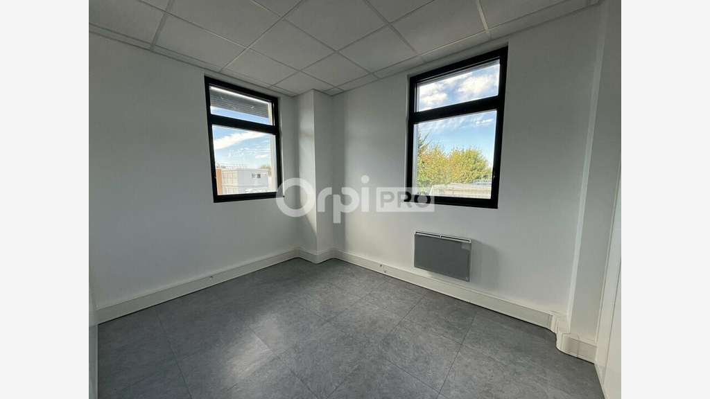 Bureau fonctionnel 60m² à louer à Servon
