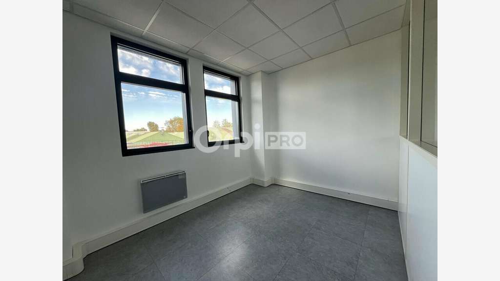 Bureau fonctionnel 60m² à louer à Servon