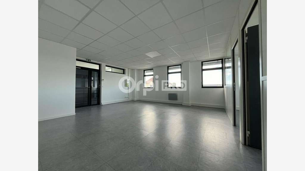 Bureau fonctionnel 60m² à louer à Servon