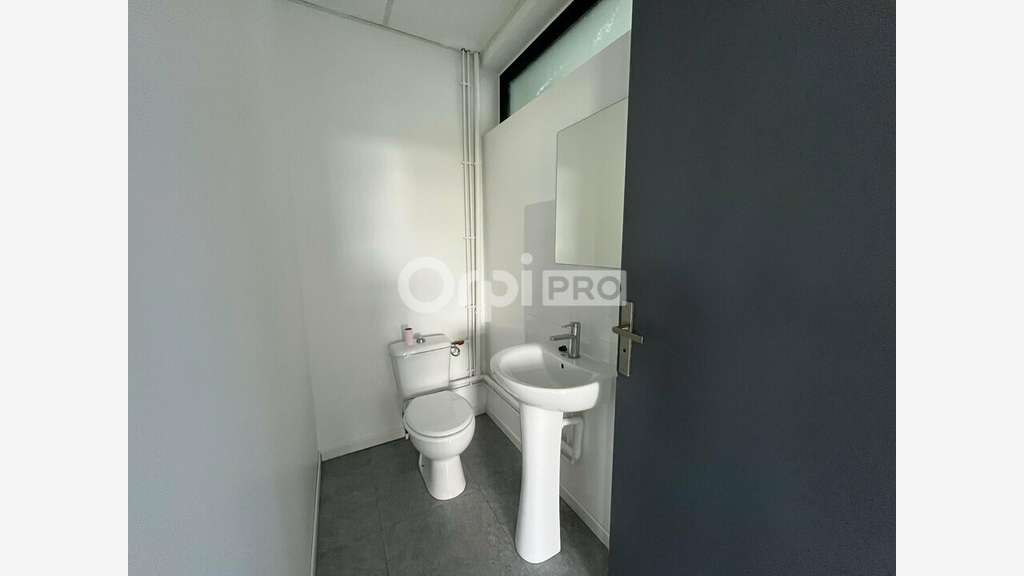 Bureau fonctionnel 60m² à louer à Servon