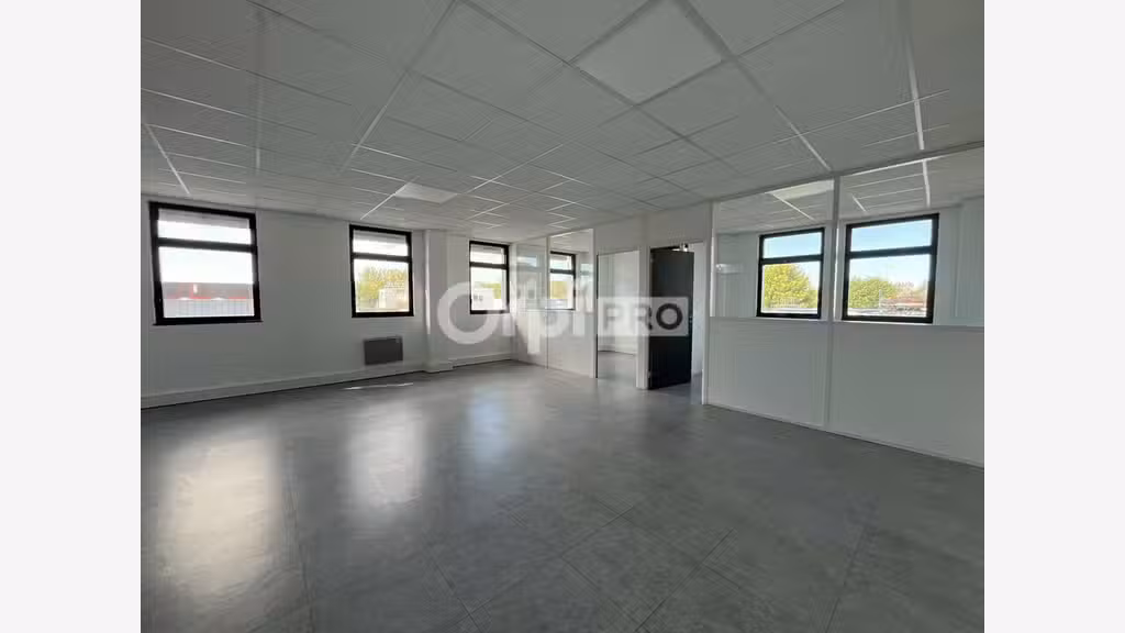 Bureau fonctionnel 60m² à louer à Servon