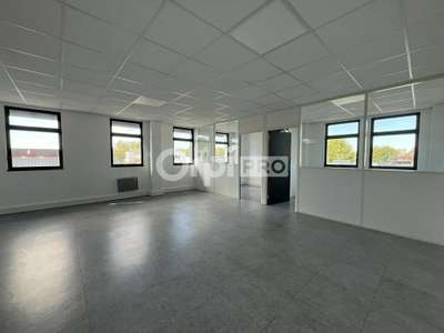 Bureau fonctionnel 60m² à louer à Servon