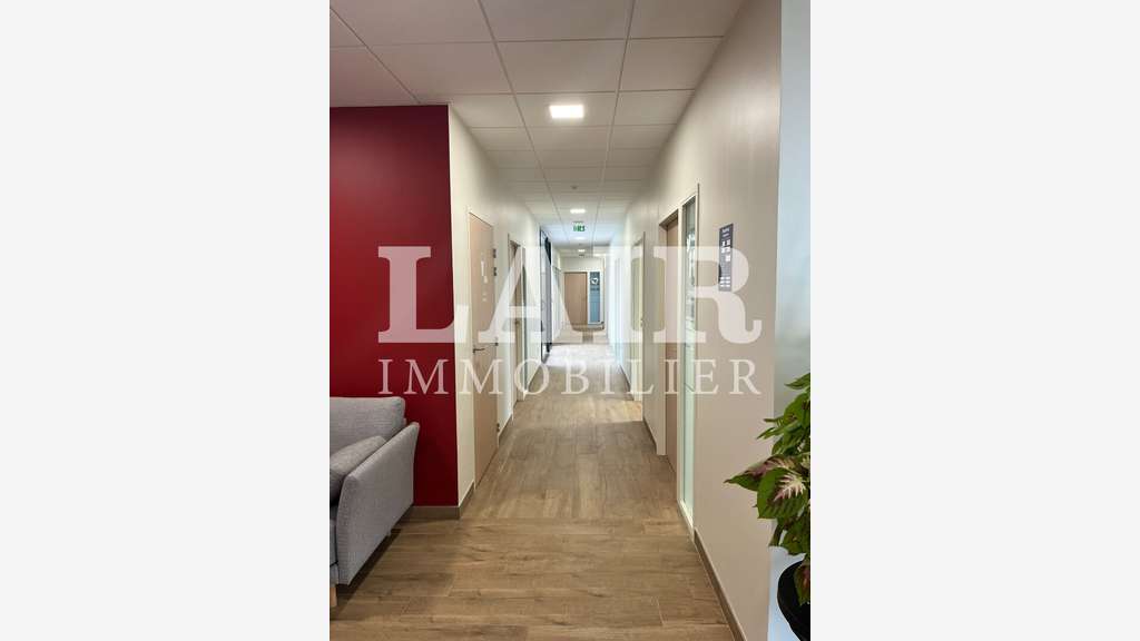 A louer bureaux 442m² ZA au Nord du Mans A11
