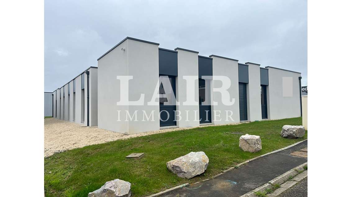 A louer bureaux 442m² ZA au Nord du Mans A11