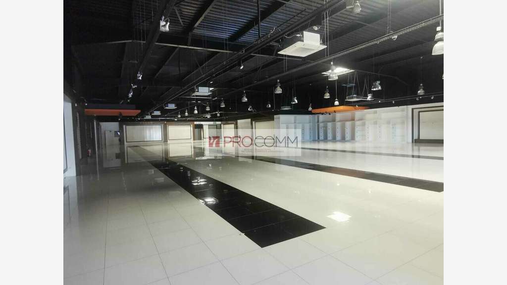 A louer local commercial de 1270m² en zc Semecourt