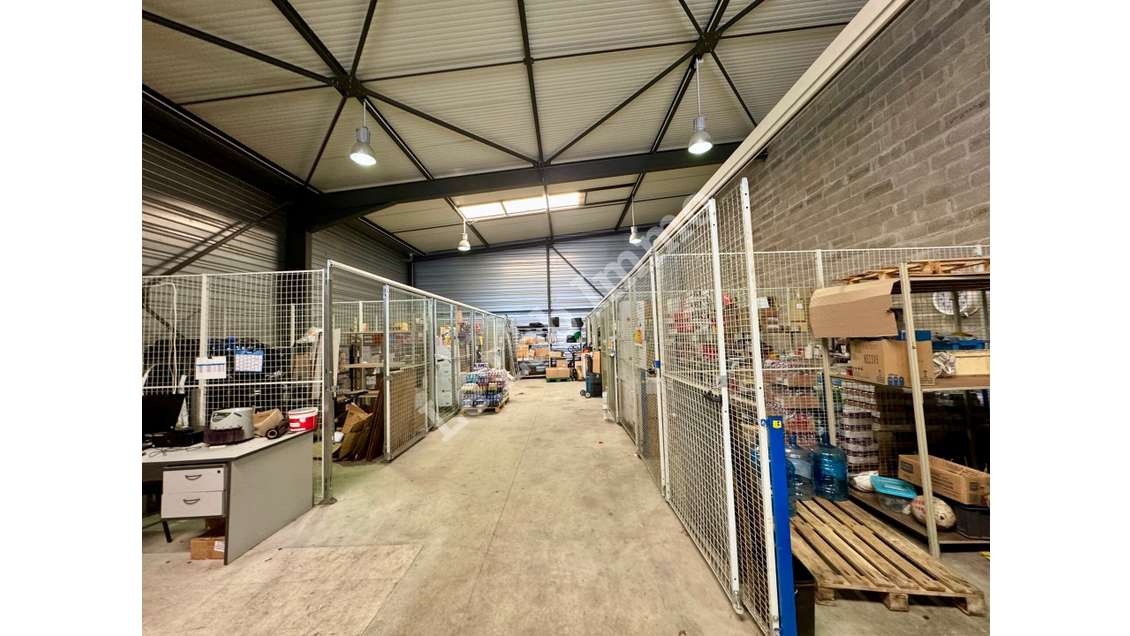 A louer local activité 277m² au Havre Grand Hameau