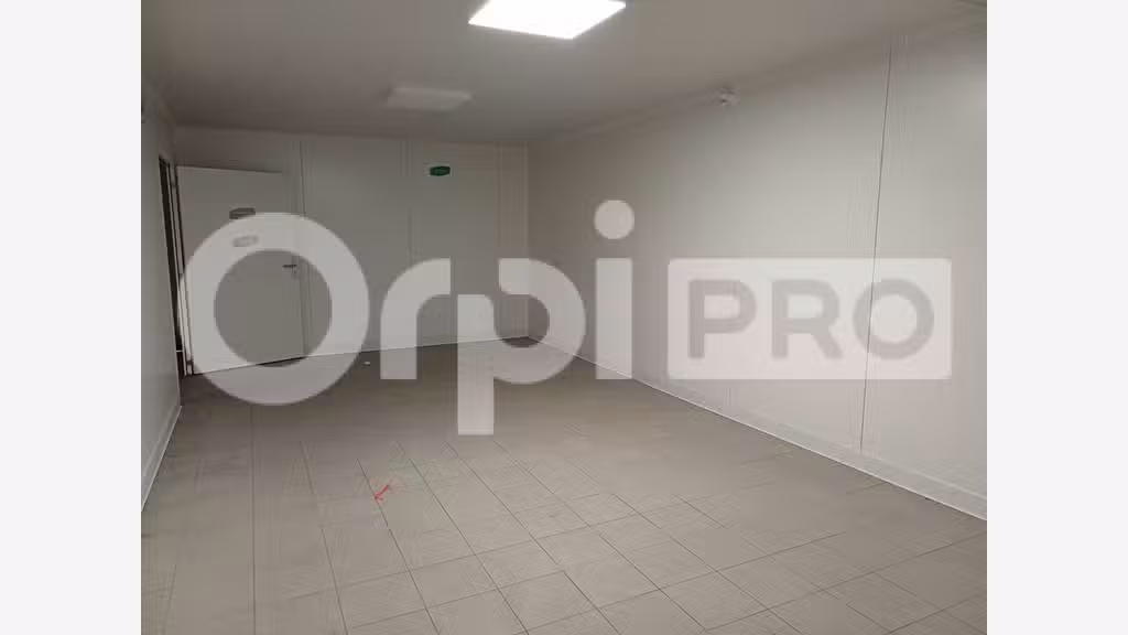 Local d'activité 1200m² à louer à Bordeaux
