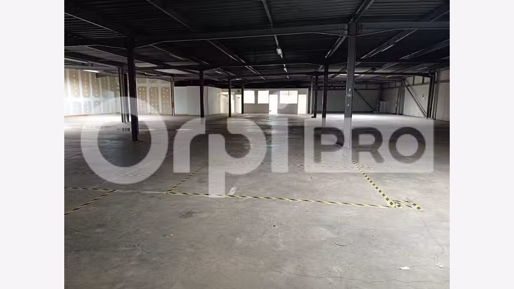 Local d'activité 1200m² à louer à Bordeaux