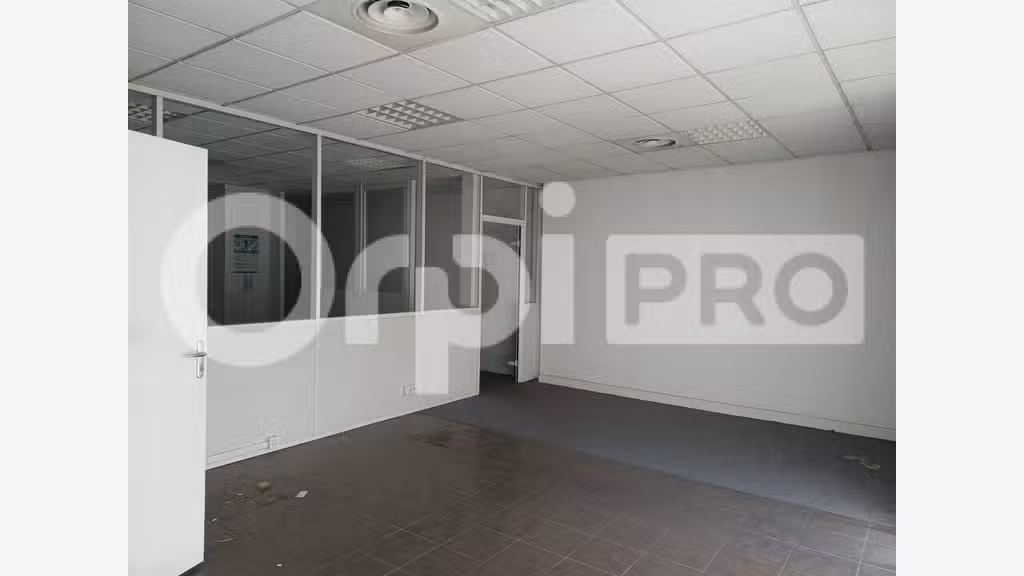 Local d'activité 1200m² à louer à Bordeaux