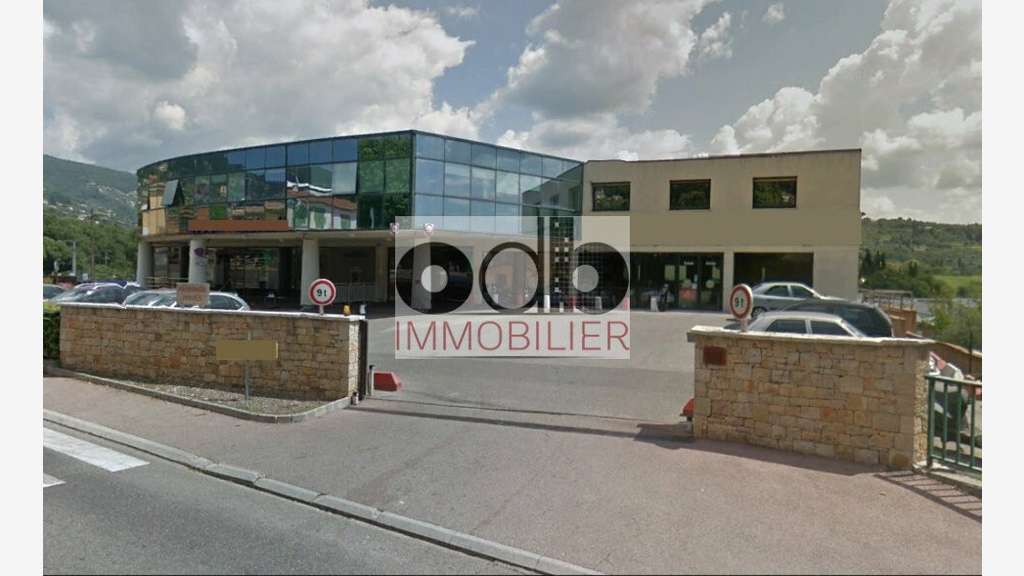 Bureaux rénovés de 223m² à louer en R+1 à Grasse