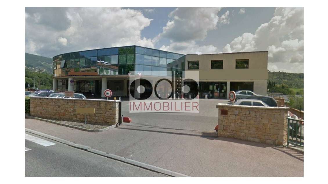 Bureaux de 558m² à louer en R+1 à Grasse