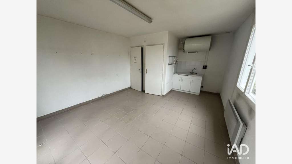 A louer local stockage 270m² à La Peyratte