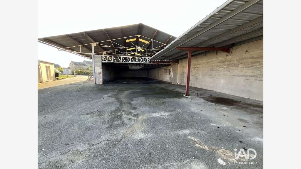 A louer local stockage 270m² à La Peyratte
