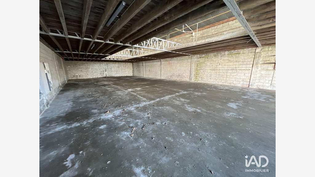 A louer local stockage 270m² à La Peyratte